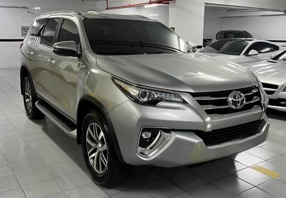 TOYOTA HILUX SW4 2.8 SRX 4X4 16V TURBO INTERCOOLER DIESEL 4P AUTOMÁTICO TOYOTA HILUX SW4 2.8 SRX 4X4 16V TURBO INTERCOOLER DIESEL 4P AUTOMÁTICO